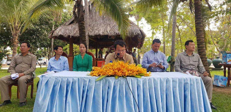 អភិបាលខេត្ត​កណ្ដាល បញ្ជា​មន្ត្រី​ពាក់ព័ន្ធ​ទប់ស្កាត់ និង​បន្សាប​ការ​បង្អើល​បញ្ហា COVID-19 និង​សម្របសម្រួល​ពាណិជ្ជកម្ម តាម​ច្រកព្រំដែន​ទាំង​៤ នៃ​ខេត្ត​កណ្ដាល​