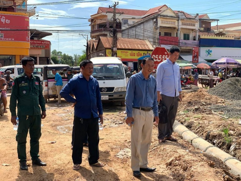 លោក សាយ គឹម​ឡ​ម អំពាវនាវ​ដល់​ប្រជាពលរដ្ឋ ក្នុង​មូលដ្ឋាន​ត្រូវ​ជួយ​សហការ​ជាមួយ​អាជ្ញាធរ​មូលដ្ឋាន ដើម្បី​អភិវឌ្ឍ​ស្រុក​ស្ទោង​