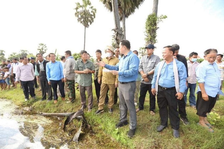 ​អភិបាលខេត្ត​កំពង់ចាម បាន​ដឹកនាំ​និង​មន្ត្រី​ពាក់ព័ន្ធ ចុះ សួរសុខទុក្ខ​បងប្អូន​ប្រជាពលរដ្ឋ និង​ពិនិត្យ​ការងារ​បង្កបង្កើនផល និង​ប្រព័ន្ធ​ហេដ្ឋារចនាសម្ព័ន្ធ​ដែល​រង​ផលប៉ះពាល់ និង​ខូចខាត​ដោយសារ​ជំនន់​ទឹកភ្លៀង​