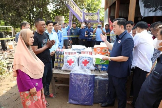 ​គ្រួសារ​ខ្មែរ​ឥស្លាម ១​គ្រួសារ រងគ្រោះ​ដោយ​អគ្គីភ័យ ទទួលបាន​ការឧបត្ថម្ភ​ពី​កាកបាទក្រហមកម្ពុជា​