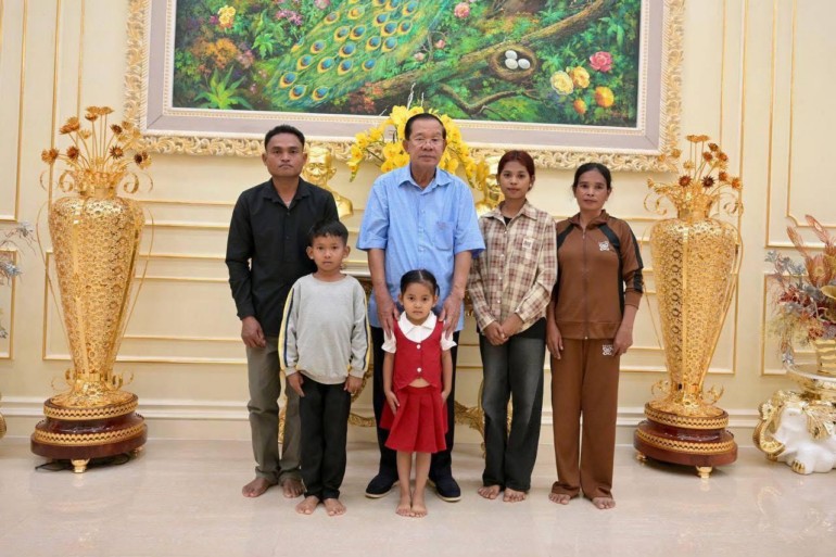ចៅស្រី ស៊ុន ស្រី​តី (កុមារីលក់ផ្កា) បាន​ជួប លោកតា សម្ដេច​តេជោ ហើយ