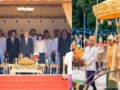 ​សម្តេច​មហា​បវ​ធិបតី ហ៊ុន ម៉ា​ណែ​ត អញ្ជើញ​ចូលរួម​ដង្ហែ ព្រះមហាក្សត្រ ស្តេច​យាង​ជា​ព្រះរាជាធិបតីភាព ក្នុង ព្រះរាជ​ពិធី​ច្រត់ព្រះនង្គ័ល ដែល​បាន​ប្រារព្ធ​ធ្វើ​នៅ​វាល​ព្រះ​ស្រែ​ភូមិ​ឃ្លាំងប្រាក់ សង្កាត់​ប្អេ​រ ក្រុង​កំពង់ឆ្នាំង
