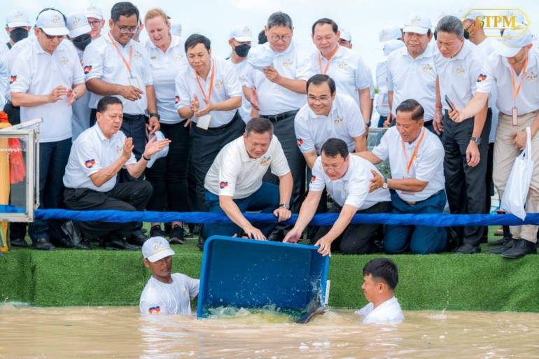 សម្តេច​មហា​បវរ​ធិបតី ហ៊ុន ម៉ា​ណែ​ត ៖ «​ចូលរួម​ក្នុង​ការទប់ស្កាត់​បទល្មើស​នេសាទ​ខុសច្បាប់ ក៏​បាន​ធានា ការផ្គត់ផ្គង់ និង​តម្លៃ ក្នុង​ការបំពេញ​សេចក្តី​ត្រូវការ​ទីផ្សារ និង​សន្តិសុខ​ស្បៀង​»