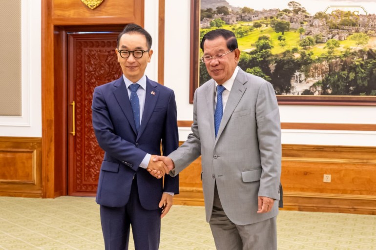 សម្ដេច​តេជោ ហ៊ុន សែន អនុញ្ញាត​ឱ្យ​ឯកឧត្តម PARK Jung-Wook ឯកអគ្គរដ្ឋទូត​សាធារណរដ្ឋ​កូរ៉ ចូលជួប​សម្ដែង​ការគួរសម និង​ជម្រាបលា​
