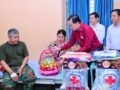ឯកឧត្តម អ៊ុន ចាន់​ដា អញ្ជើញ​ចុះ​សួរសុខទុក្ខ និង​នាំយក​អំណោយ​សម្ដេច​កិត្តិ​ព្រឹទ្ធ​បណ្ឌិត ផ្ដល់ជូន​កងទ័ព​ជួរមុខ ២​រូប កំពុង​សម្រាក​ព្យាបាល​ជំងឺ នៅ​មន្ទីរពេទ្យបង្អែក​ស្រុក​បាធាយ​