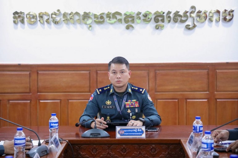 លោក ឧត្តមសេនីយ៍ត្រី សៀ ទីន មេបញ្ជាការ កងរាជអាវុធហត្ថ​ខេត្តសៀមរាប បាន​អញ្ជើញ​ជា​អធិបតីភាព ក្នុង​ពិធី​ប្រជុំ​ត្រួតពិនិត្យ​ការអនុវត្ត​តួនាទី​ភារកិច្ច​របស់​កងរាជអាវុធហត្ថ​ខេត្ត​